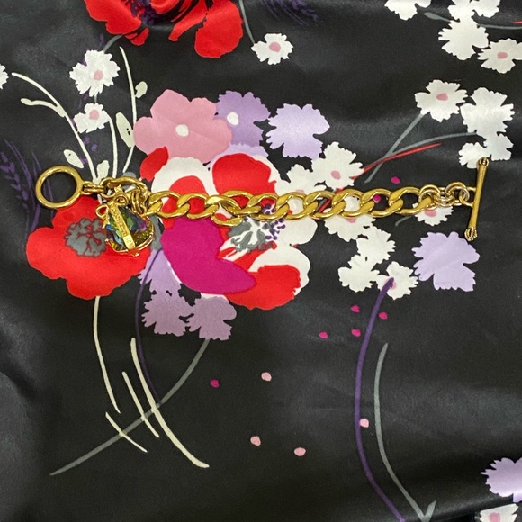 Juicy Couture Gold Tone Chain Hear Charm Bracelet - Picture 5 of 11